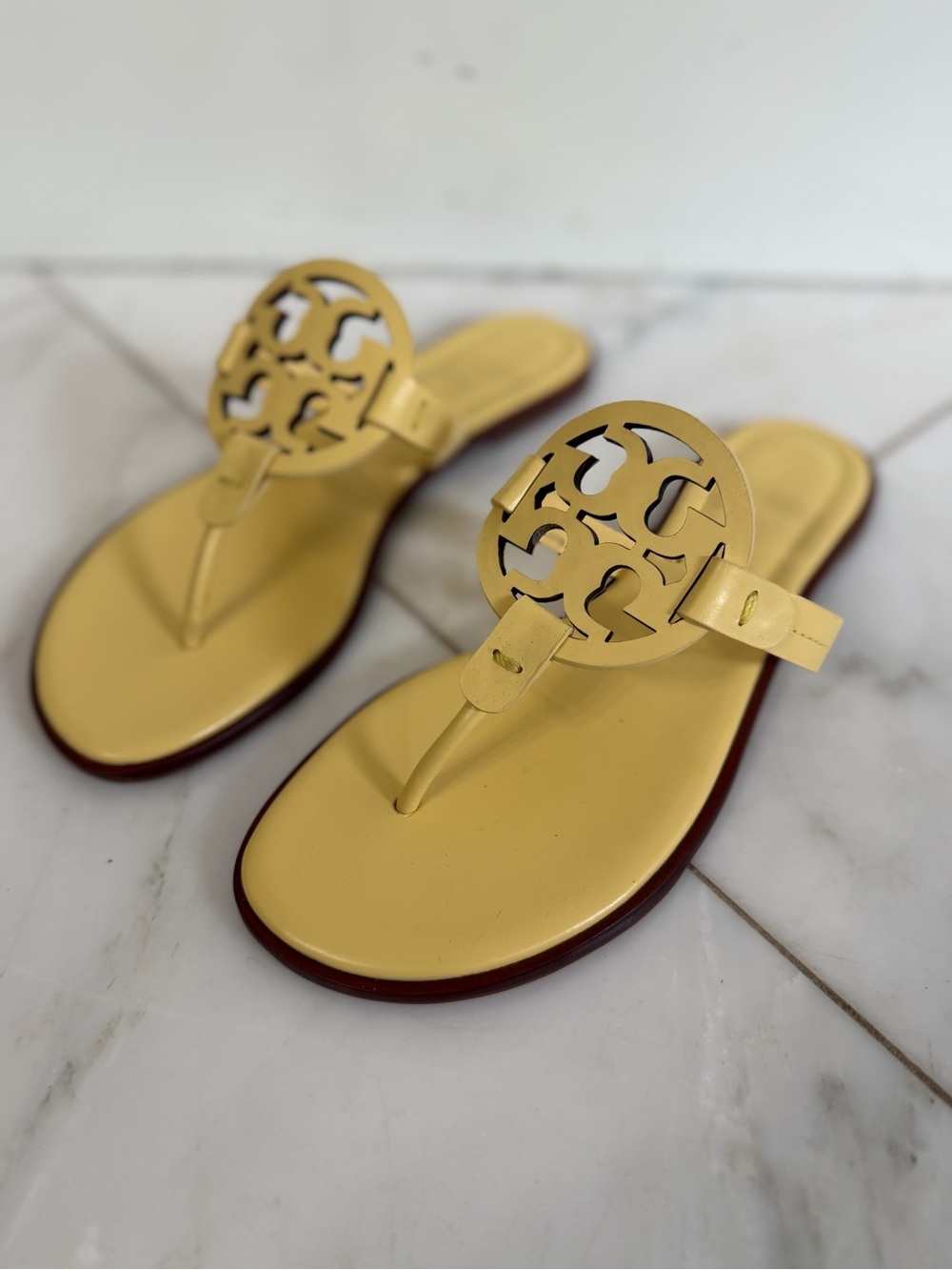 New without Tag Tory Burch Women’s 8.5 Butter Yellow Leather Miller Logo Sandals